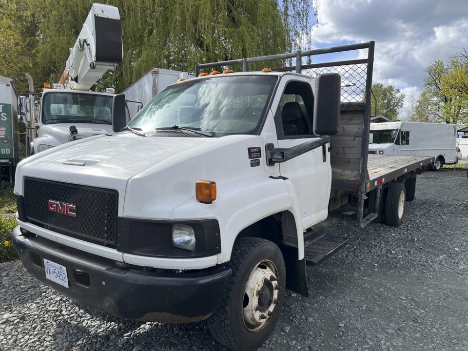 2005-GMC-C5500-Flat-Deck-Truck-Vancouver-BC03